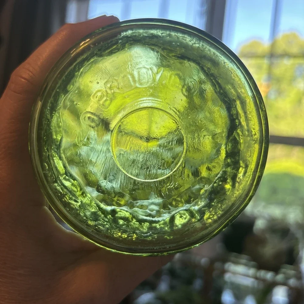 Vintage E.O. Brody & Co.‎ Emerald Green Crinkled Glass Vase 9.5 in Cleveland, OH